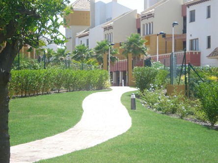 148_Apartment_Grounds